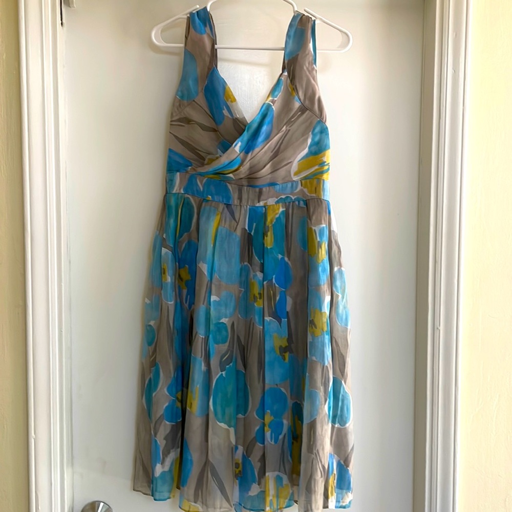 Adrianna Papell 🌞feminine and “flowy” dress